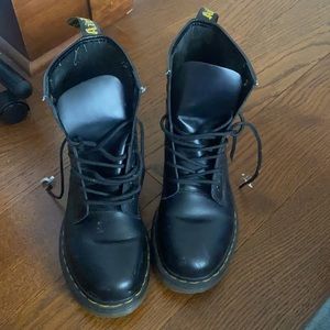 DR. martens modern classic size 9